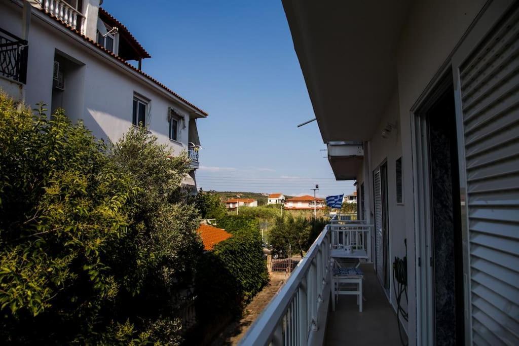 Blue Theros Apartments Paralia Dionisiou Exterior foto